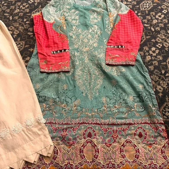 green emerald velvet dress Gown Silk Green Red Patola Print Gown – Kajols main image 0